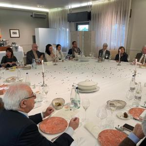 La tavolata al Ristorante Al Gambero a Calvisano